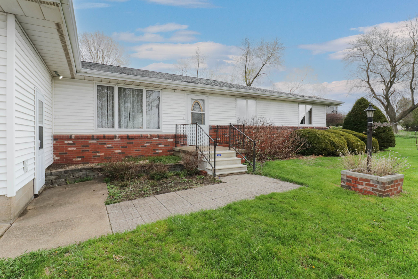 1109 W 4th Street Property Photo 3