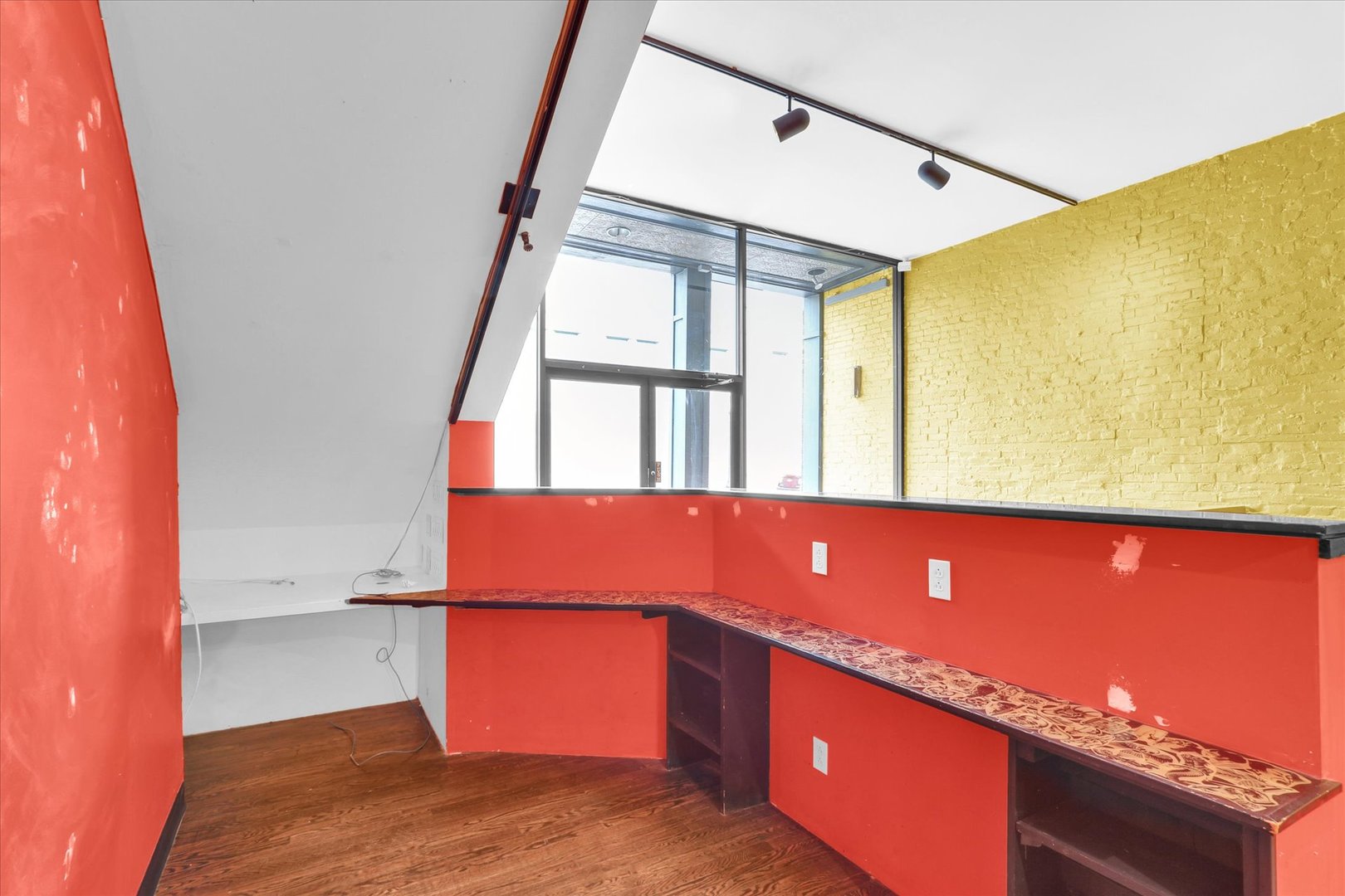9 E University Avenue Property Photo 8