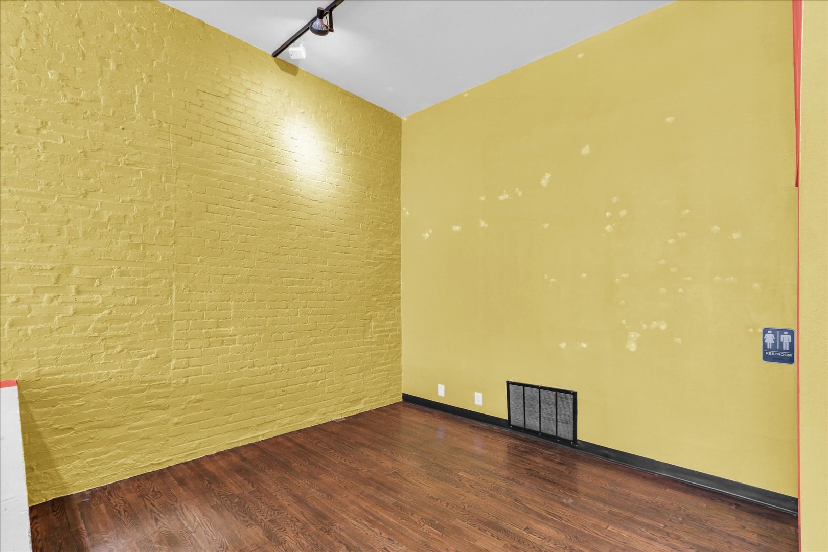 9 E University Avenue Property Photo 12