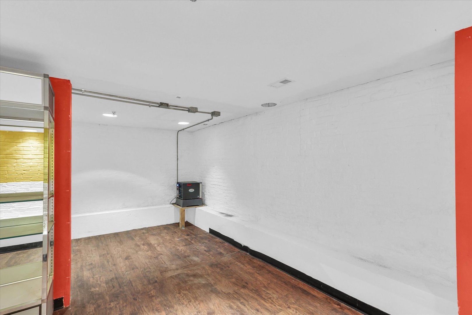 9 E University Avenue Property Photo 18