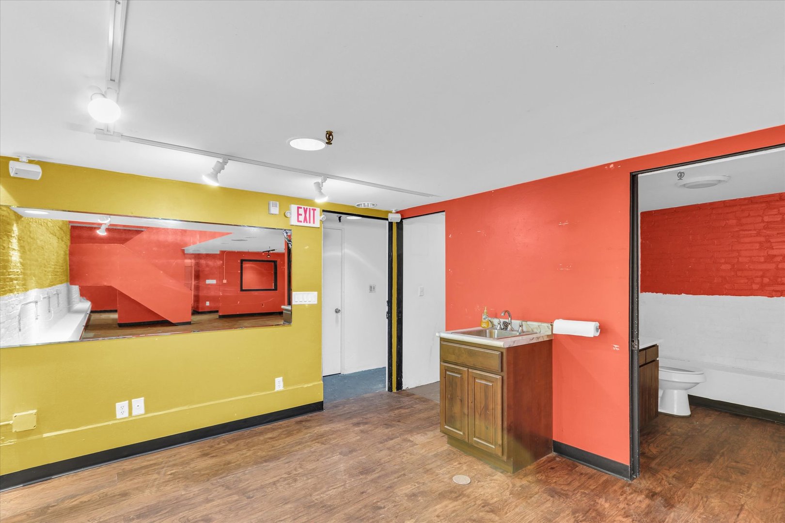 9 E University Avenue Property Photo 23