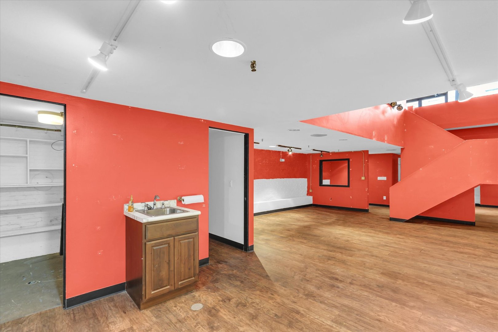 9 E University Avenue Property Photo 25