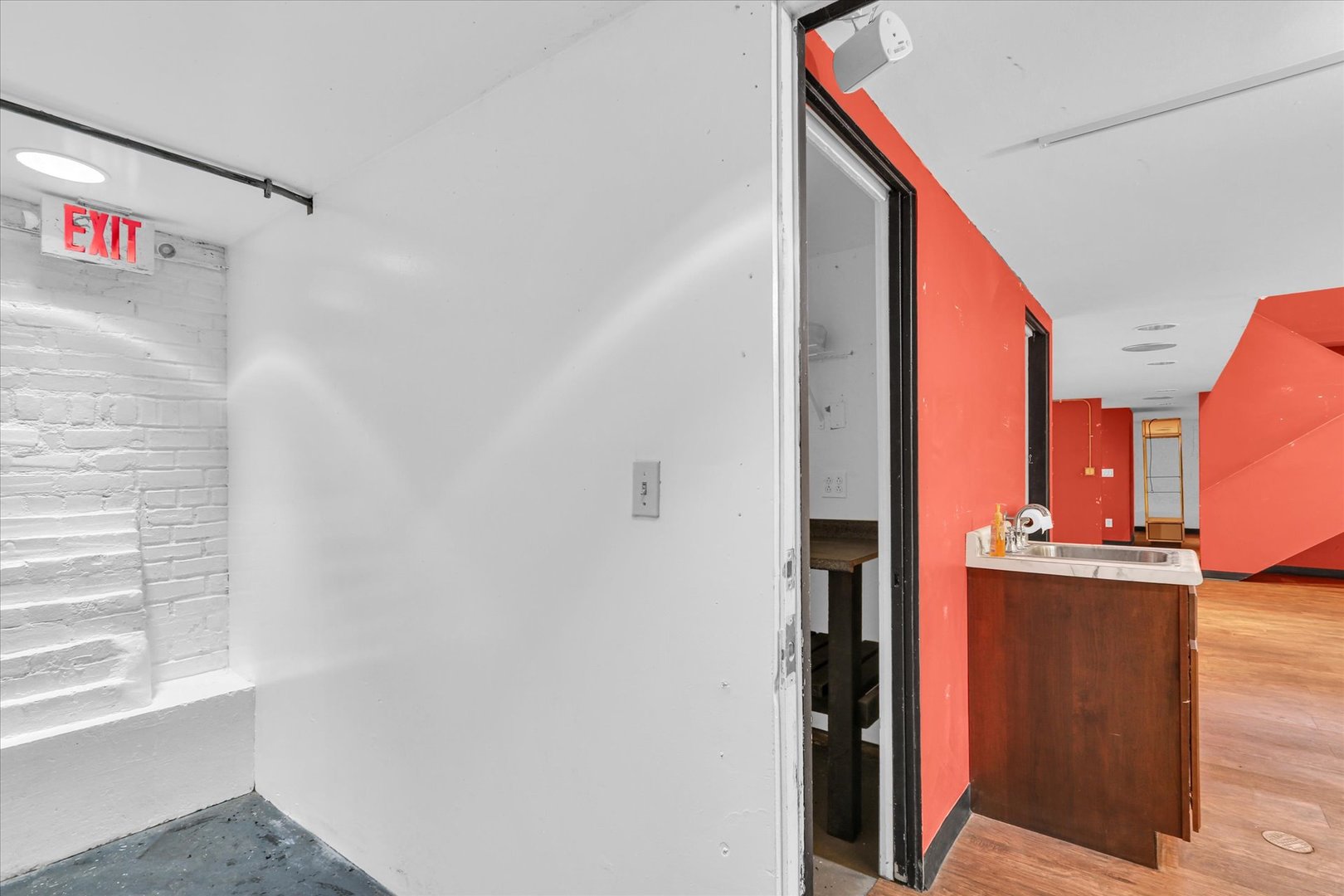 9 E University Avenue Property Photo 27