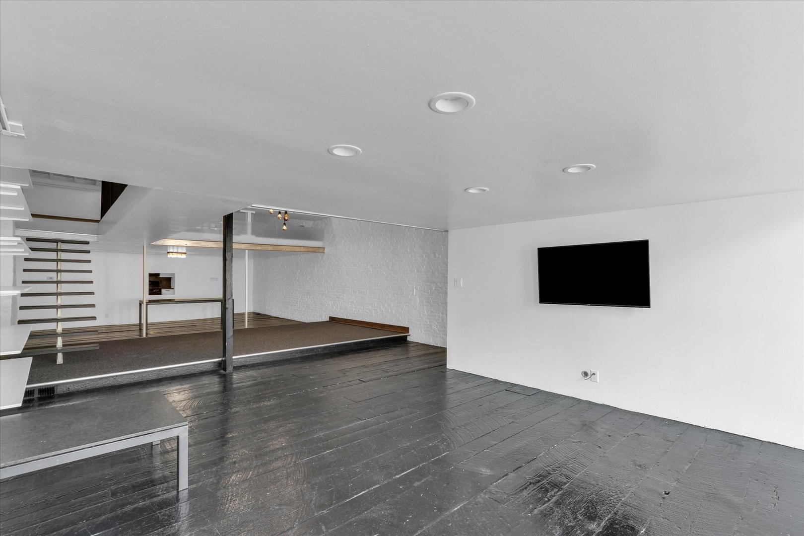 9 E University Avenue Property Photo 35