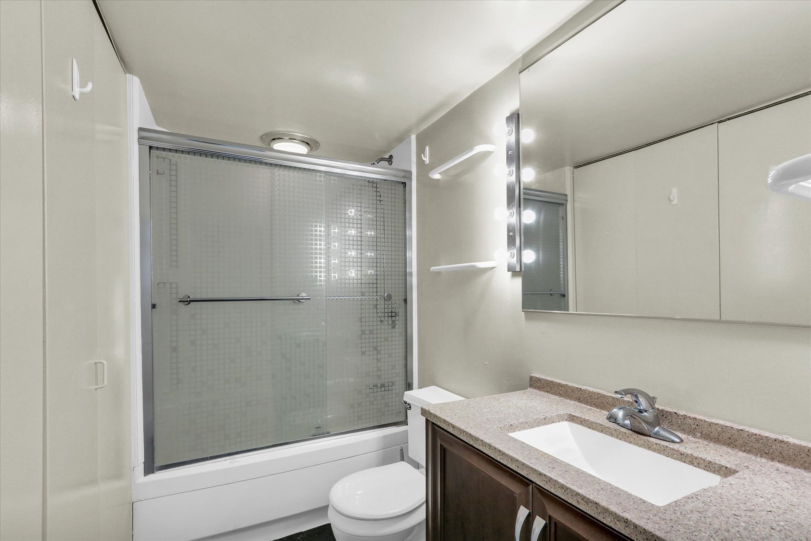 9 E University Avenue Property Photo 53