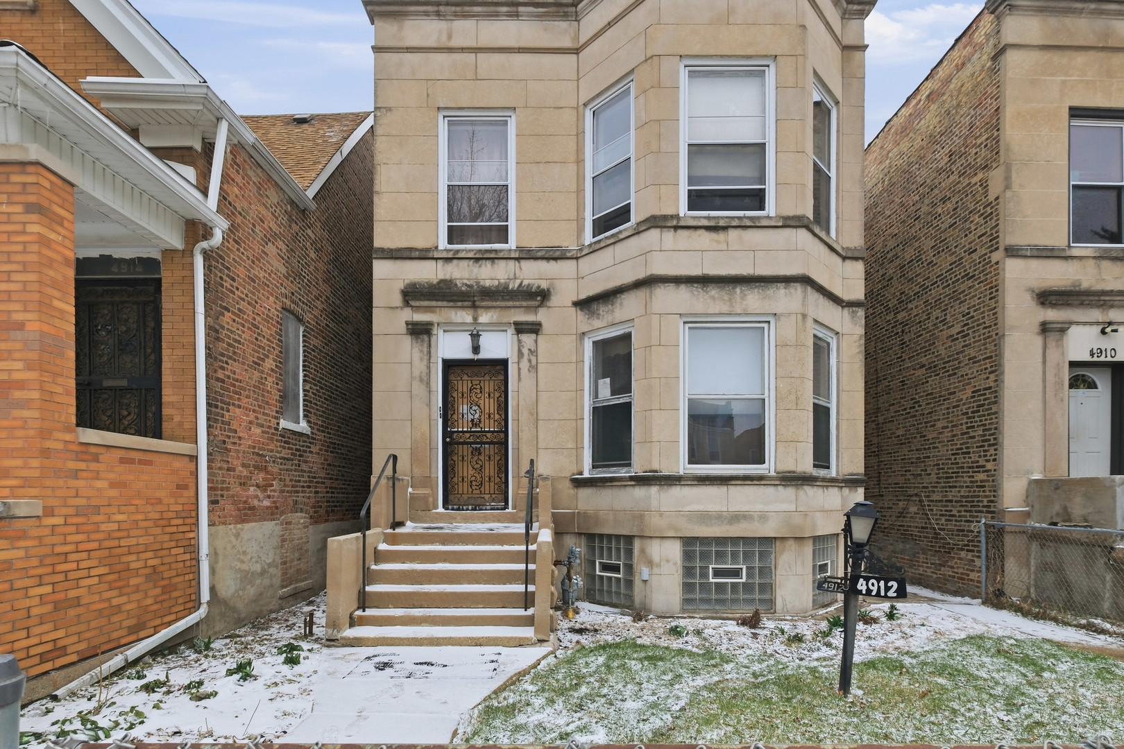 4912 W Fulton Street Property Photo 2