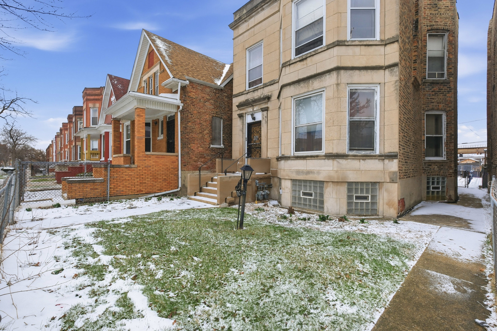 4912 W Fulton Street Property Photo 4