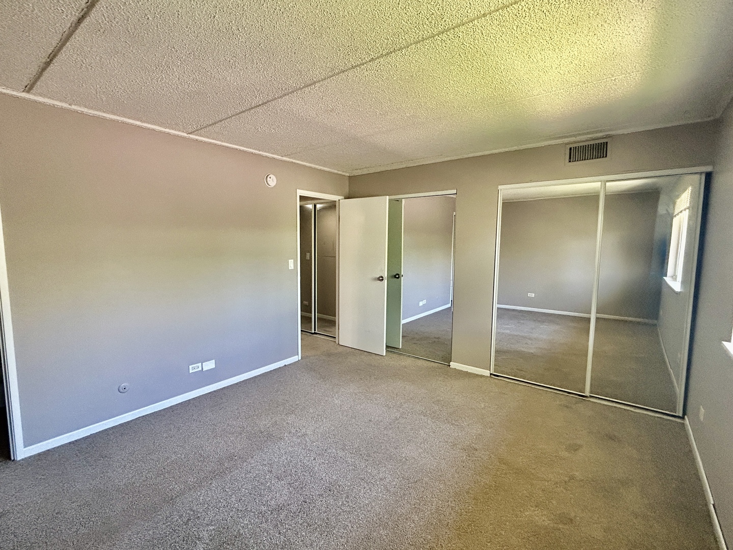 5s070 Pebblewood Lane G11 Property Photo 8