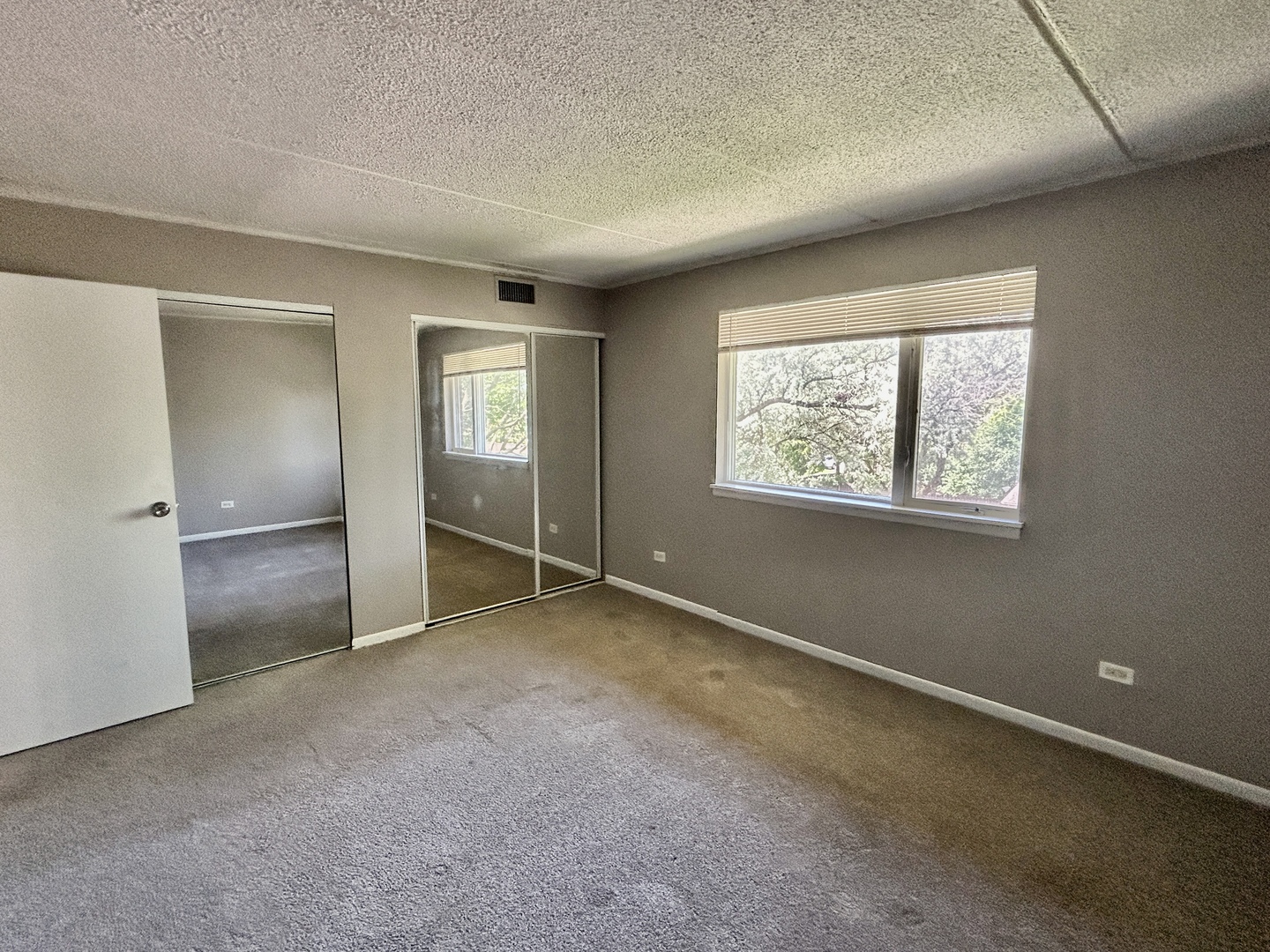 5s070 Pebblewood Lane G11 Property Photo 9