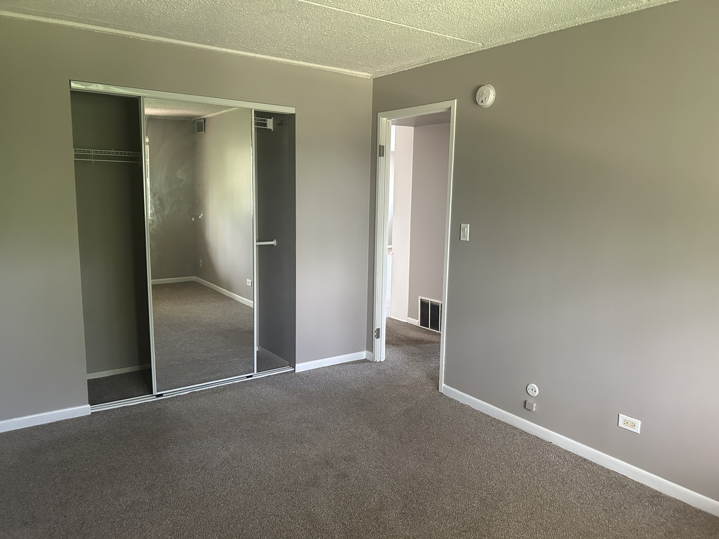 5s070 Pebblewood Lane G11 Property Photo 10