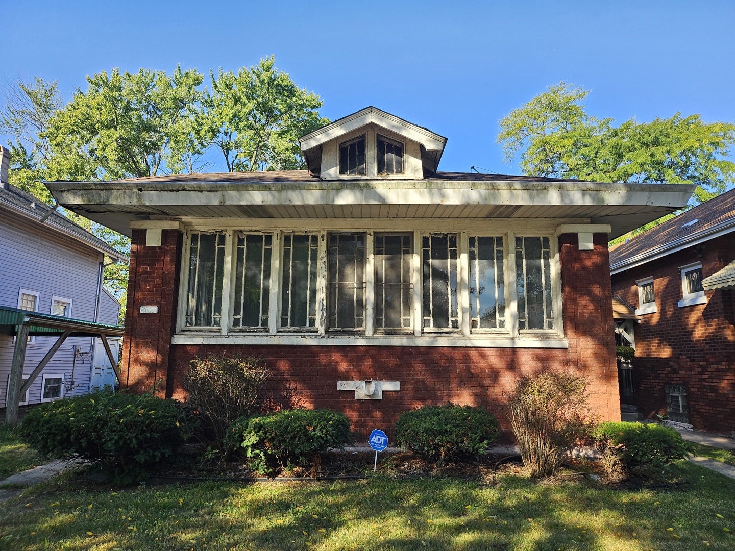 8028 S Bennett Avenue Property Photo 1