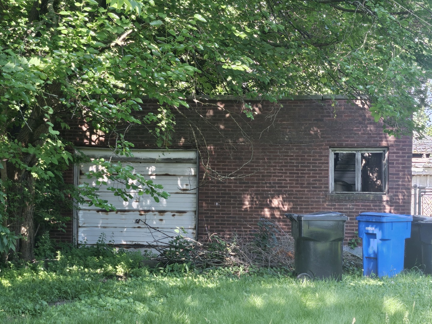 8028 S Bennett Avenue Property Photo 5