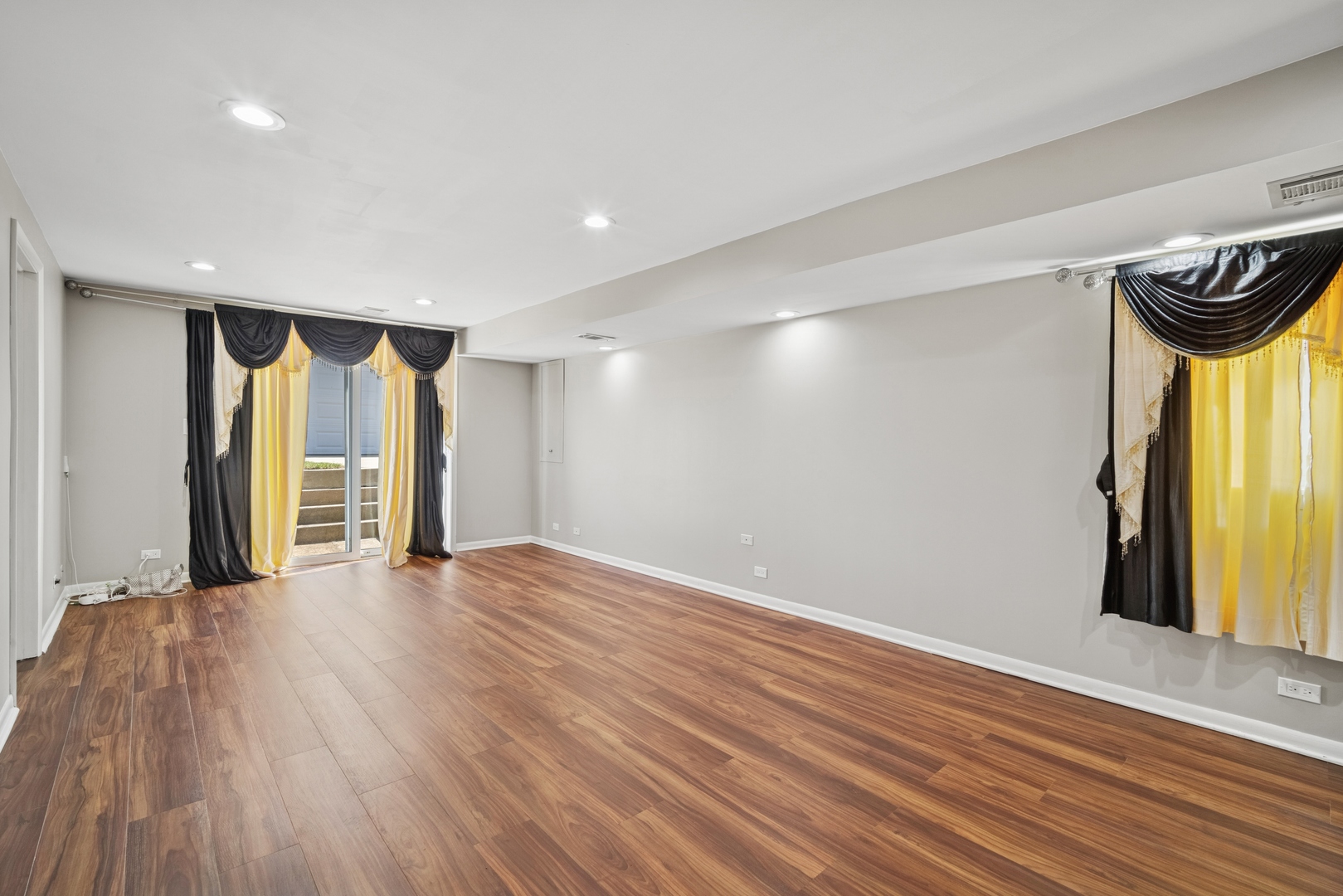 9249 Kildare Avenue Property Photo 6
