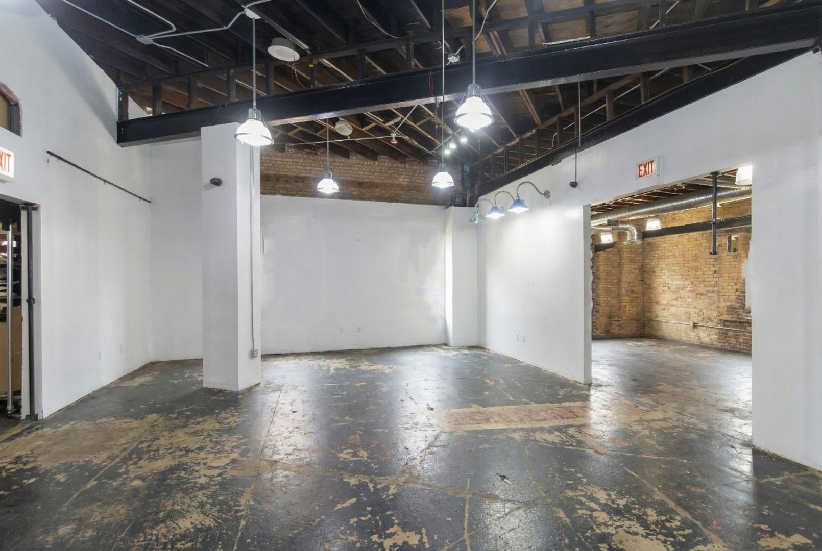 2950 W Fullerton Avenue Property Photo 4