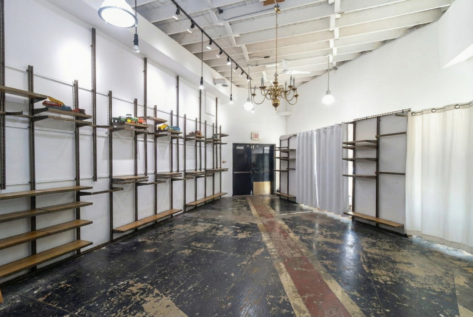 2950 W Fullerton Avenue Property Photo 5