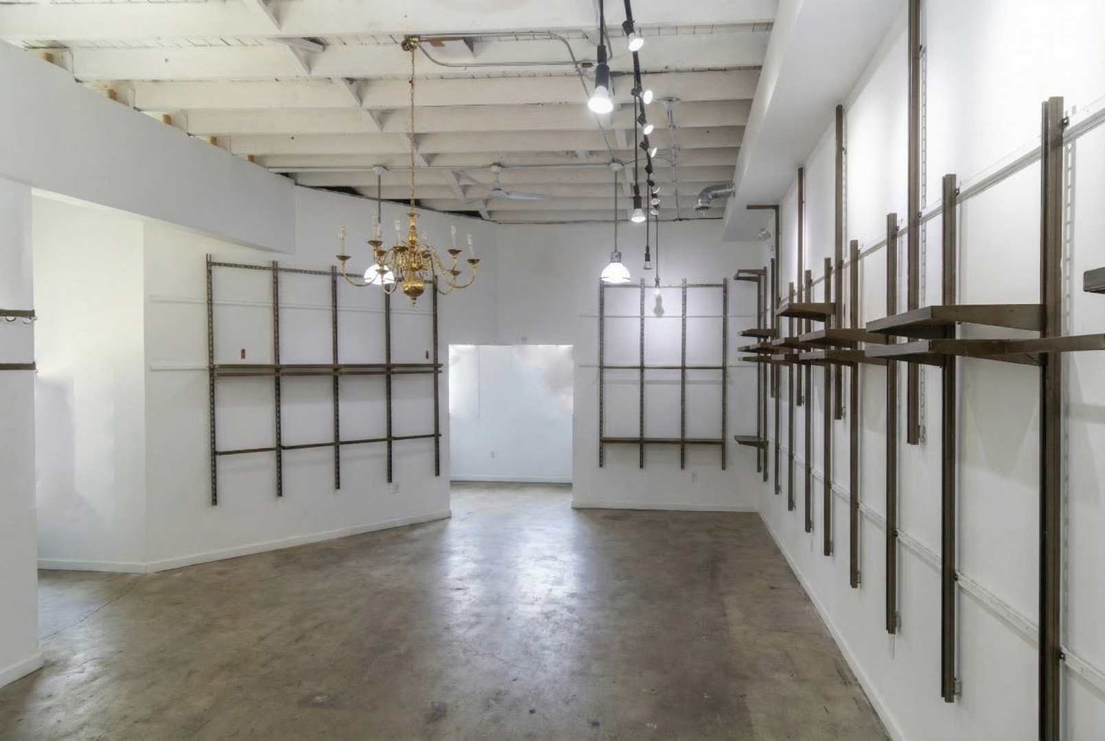 2950 W Fullerton Avenue Property Photo 6