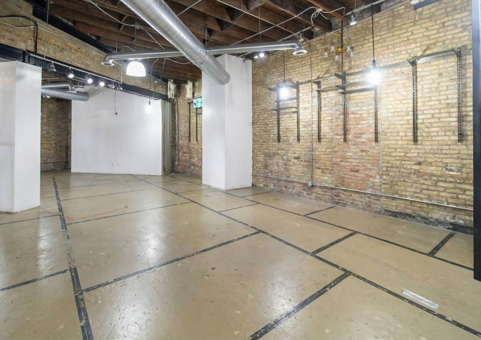 2950 W Fullerton Avenue Property Photo 10