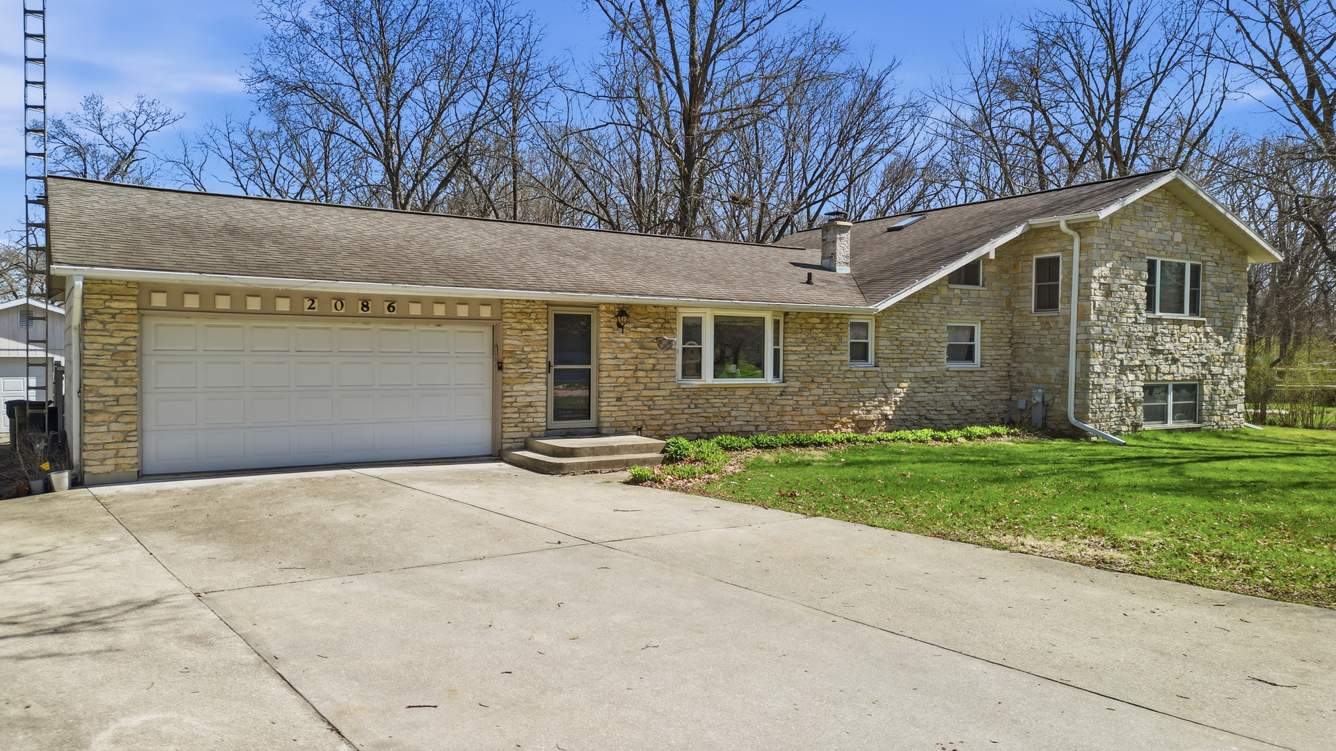 2086 Grand Detour Road Property Photo 2