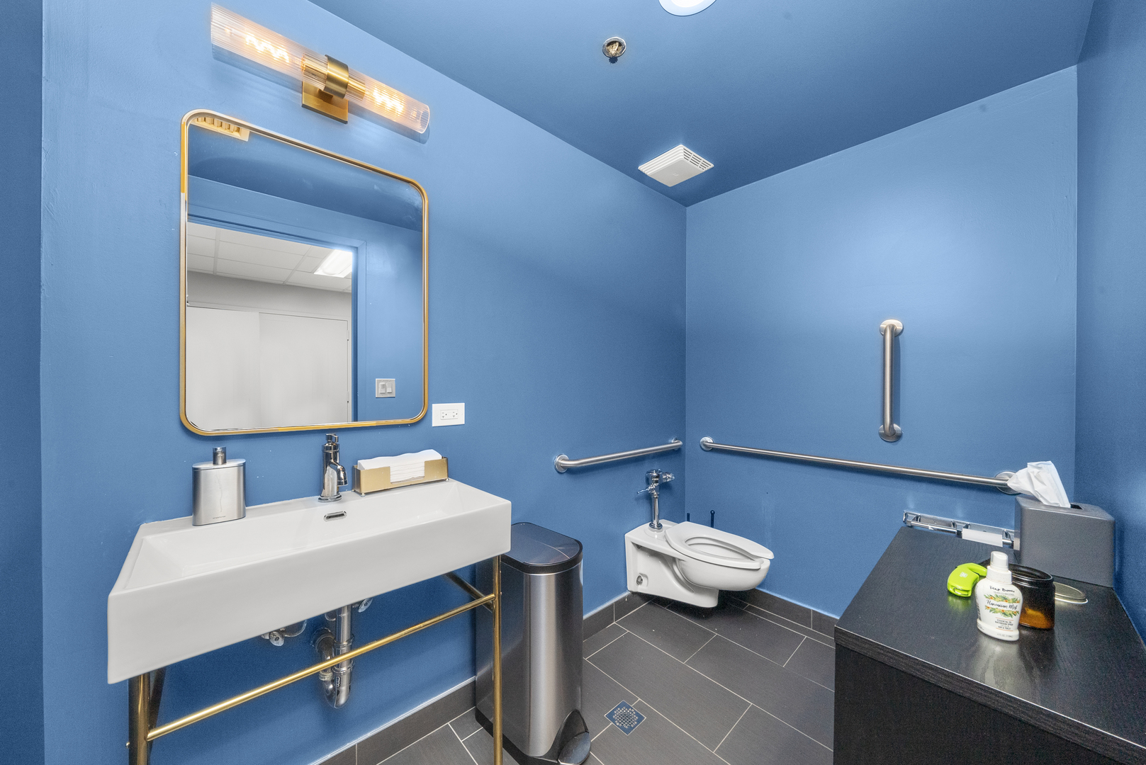 355 N Canal Street C101 Property Photo 20