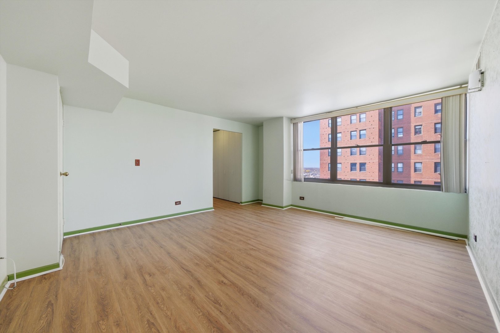 6701 S Crandon Avenue 8c Property Photo 4