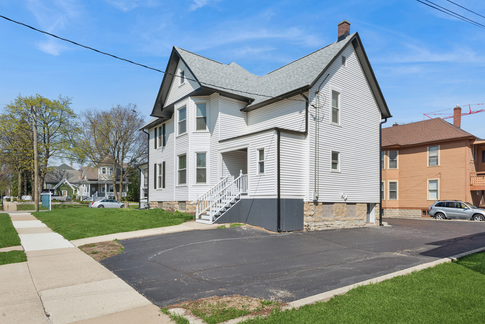 323 S Hale Street Property Photo 4