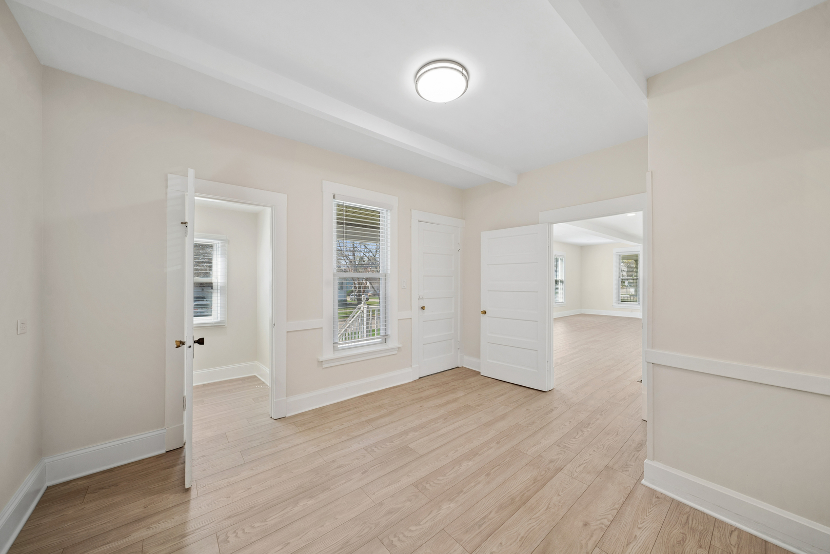 323 S Hale Street Property Photo 14
