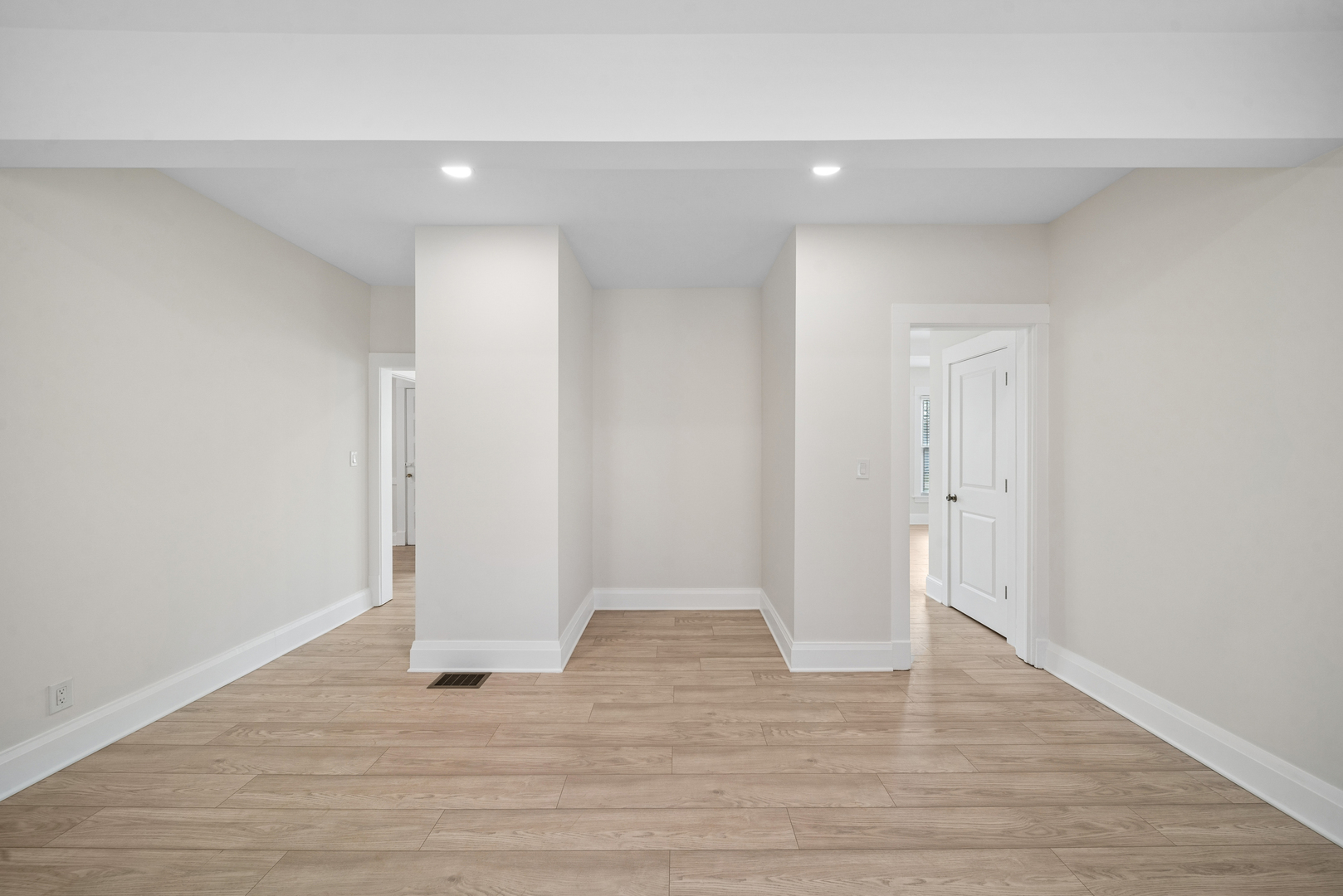 323 S Hale Street Property Photo 15