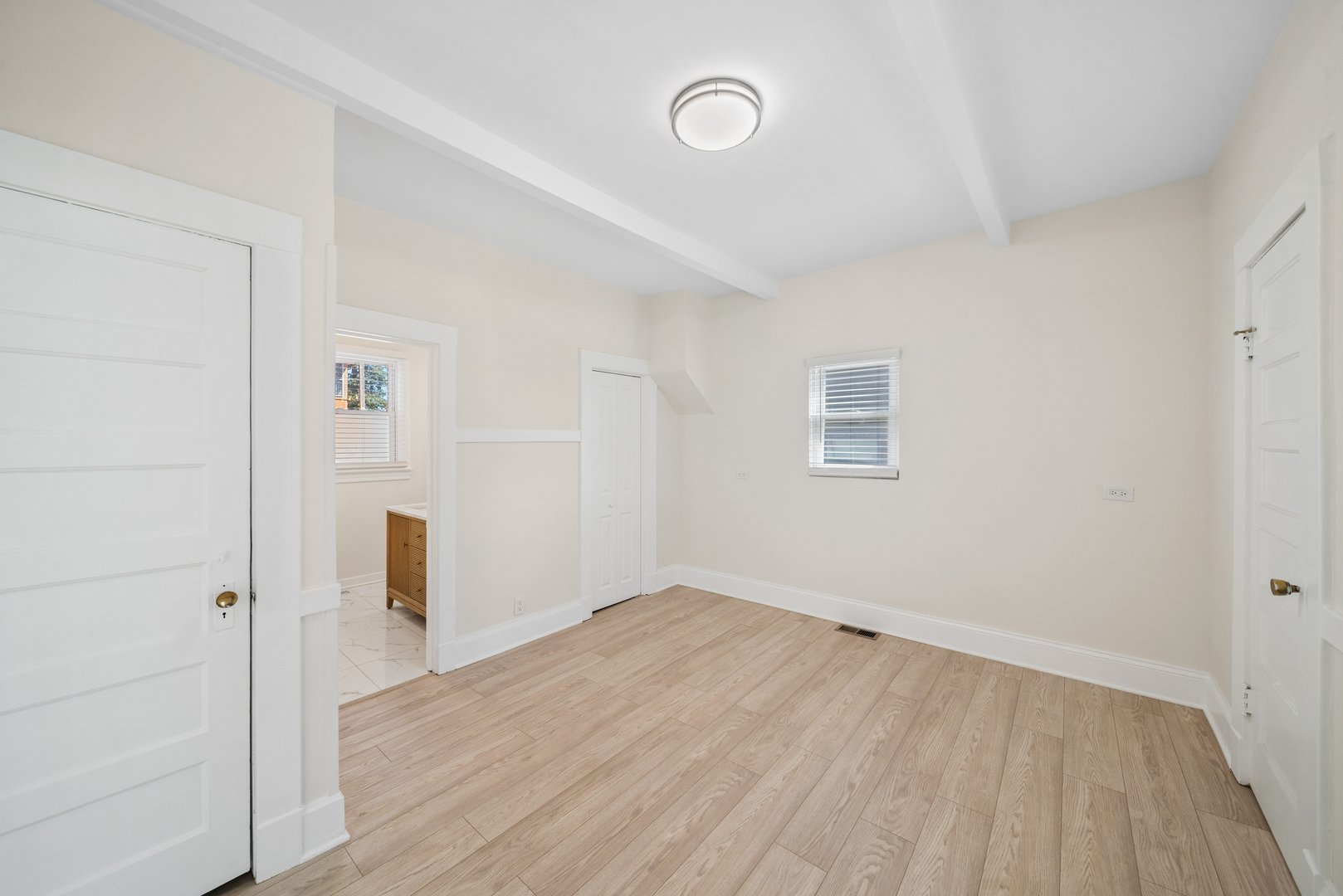 323 S Hale Street Property Photo 18