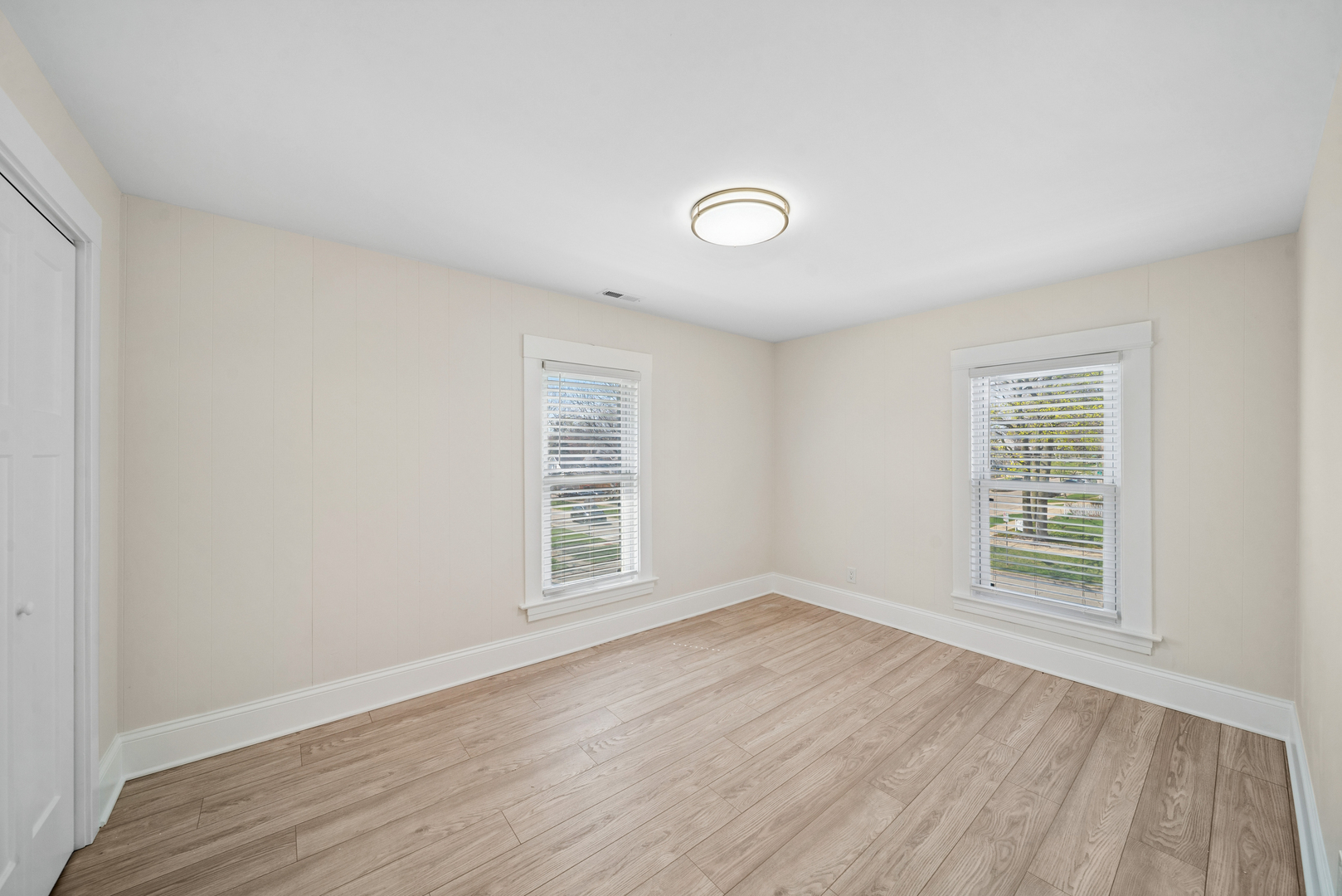 323 S Hale Street Property Photo 20