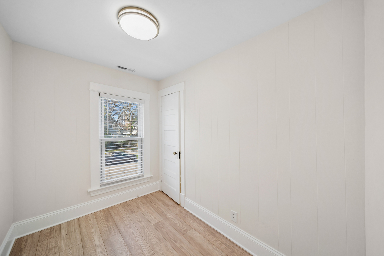 323 S Hale Street Property Photo 21