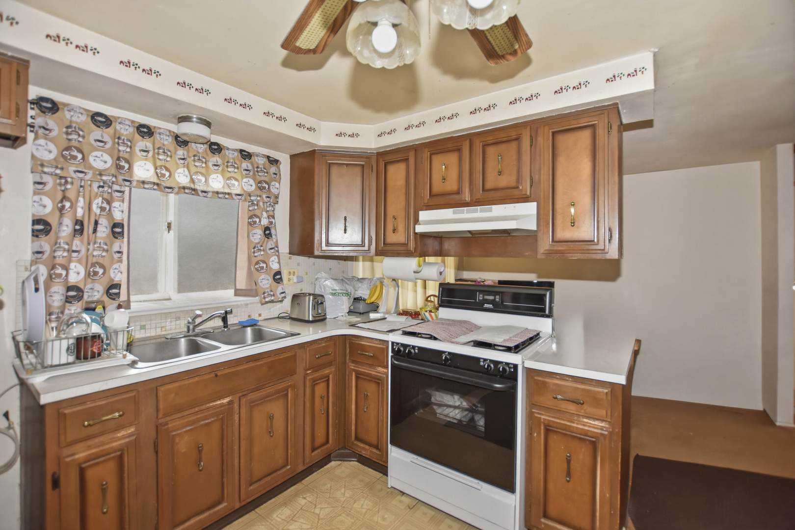 1133 Perth Drive Property Photo 6