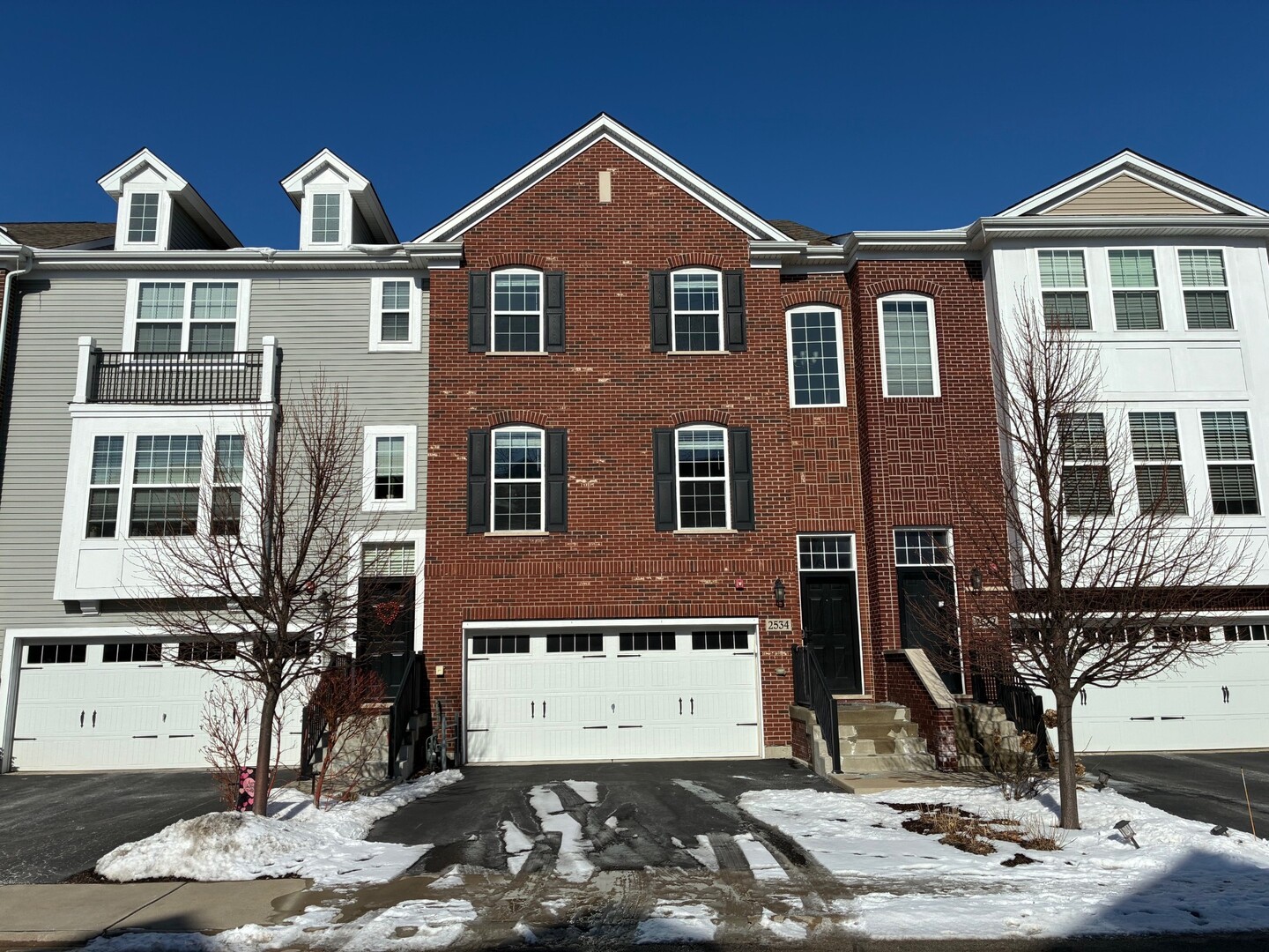 2534 Huntleigh Lane Property Photo 1
