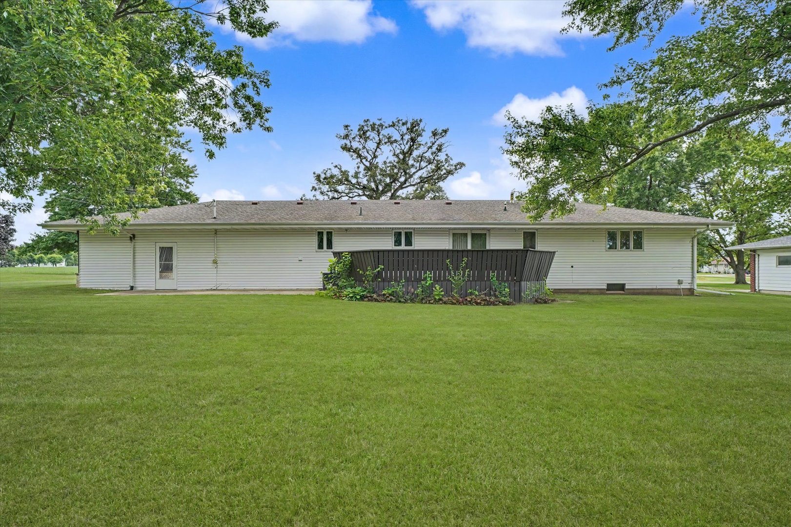 208 W Cemetery Road Property Photo 3