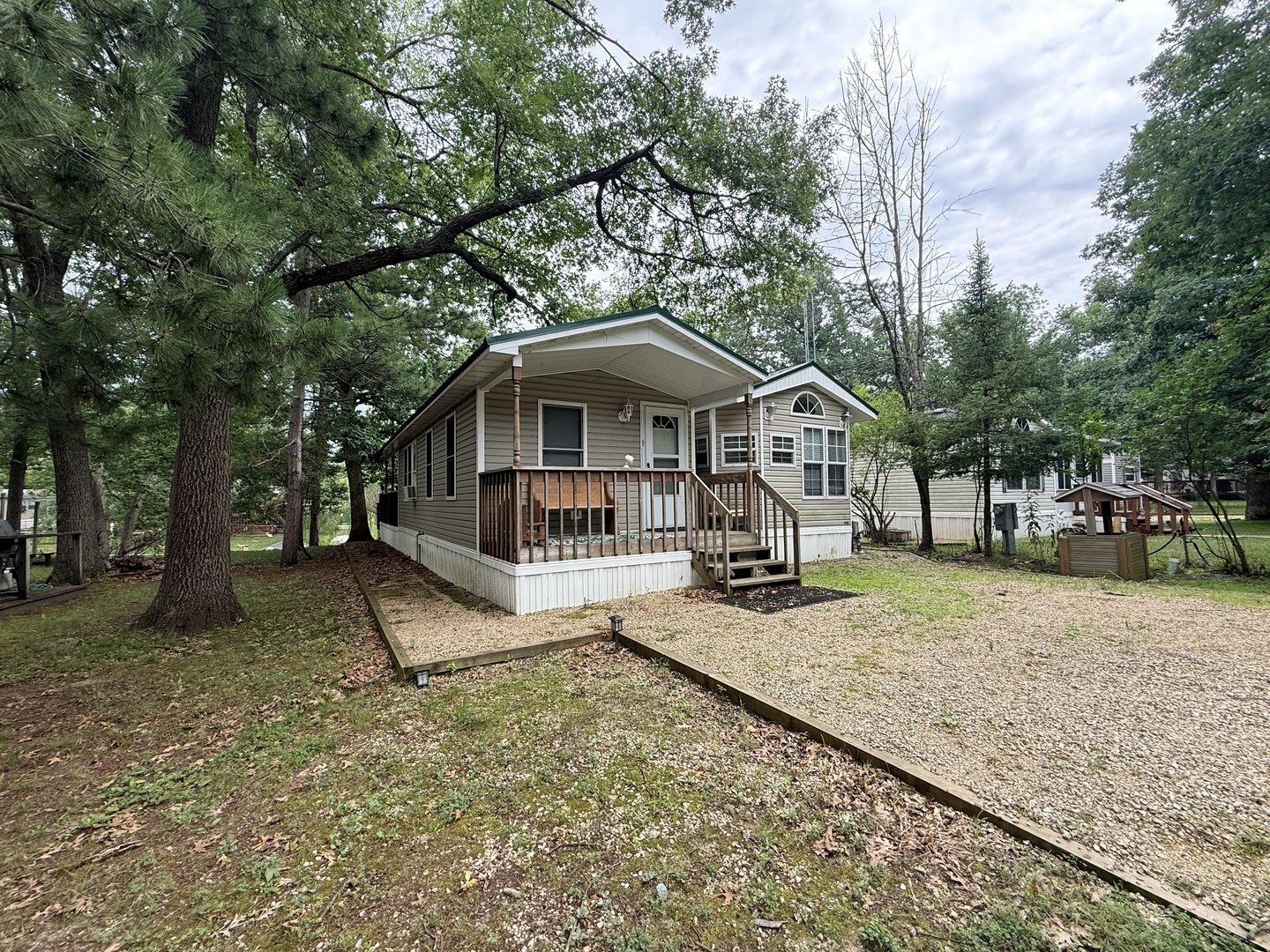 3-93 Woodhaven Lakes Property Photo 4