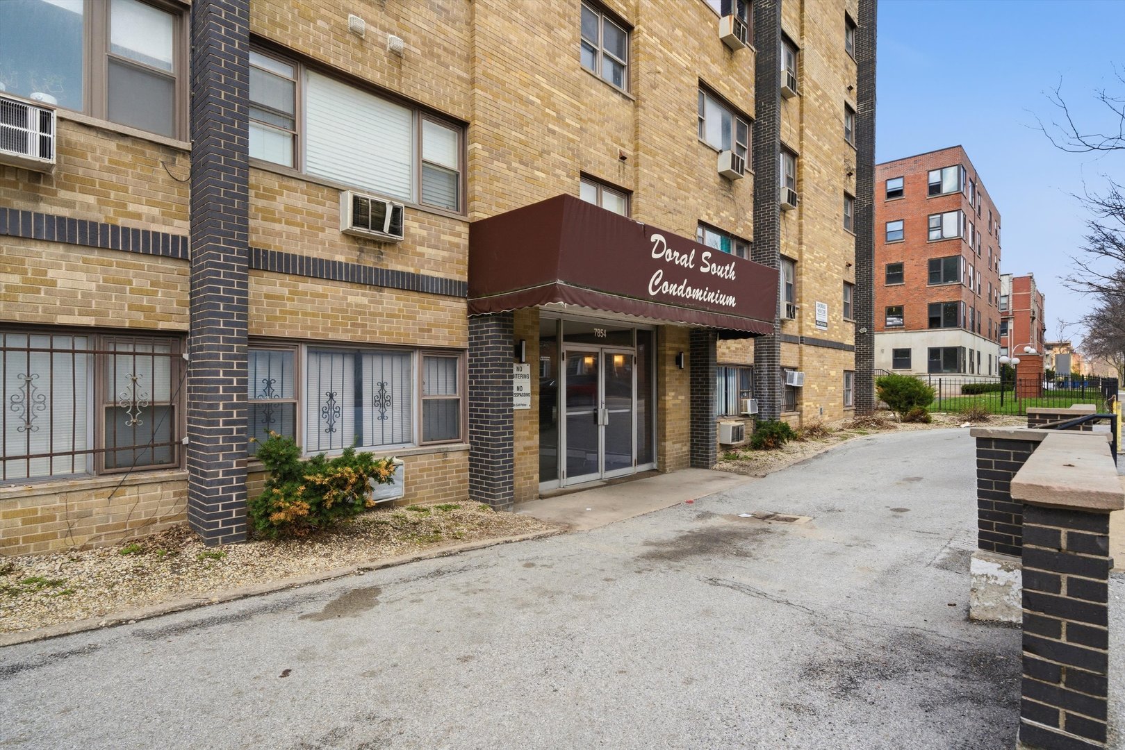 7854 S South Shore Drive 306 Property Photo 3