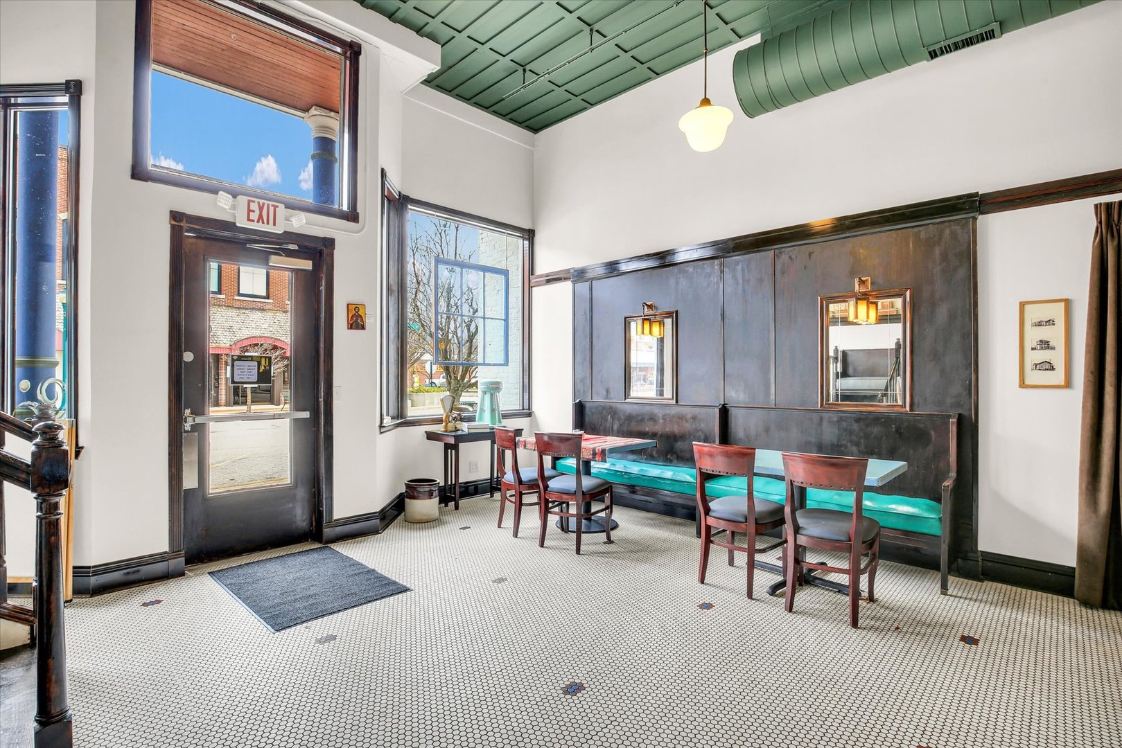 103 & 105 W Sale Street Property Photo 4