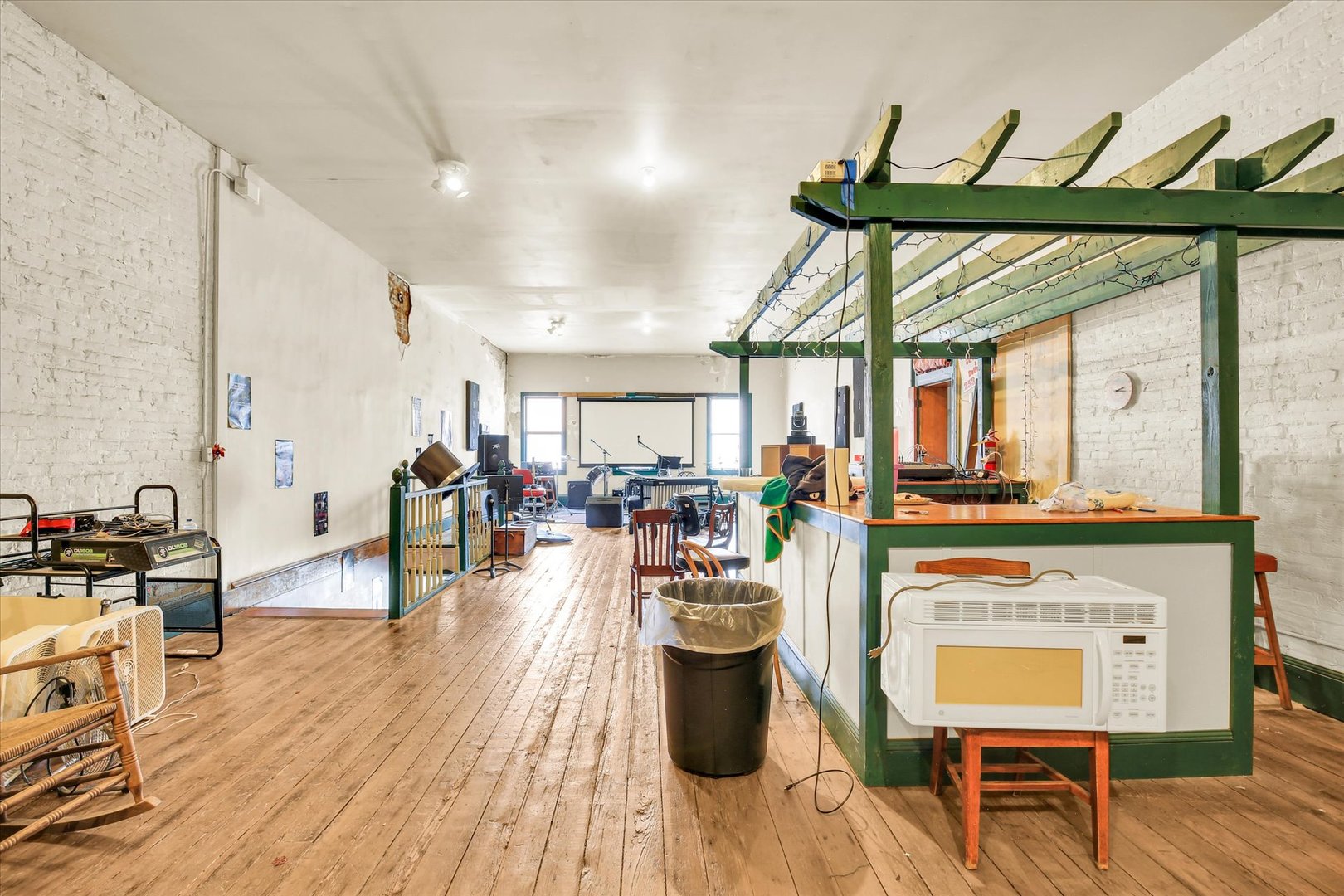 103 & 105 W Sale Street Property Photo 14