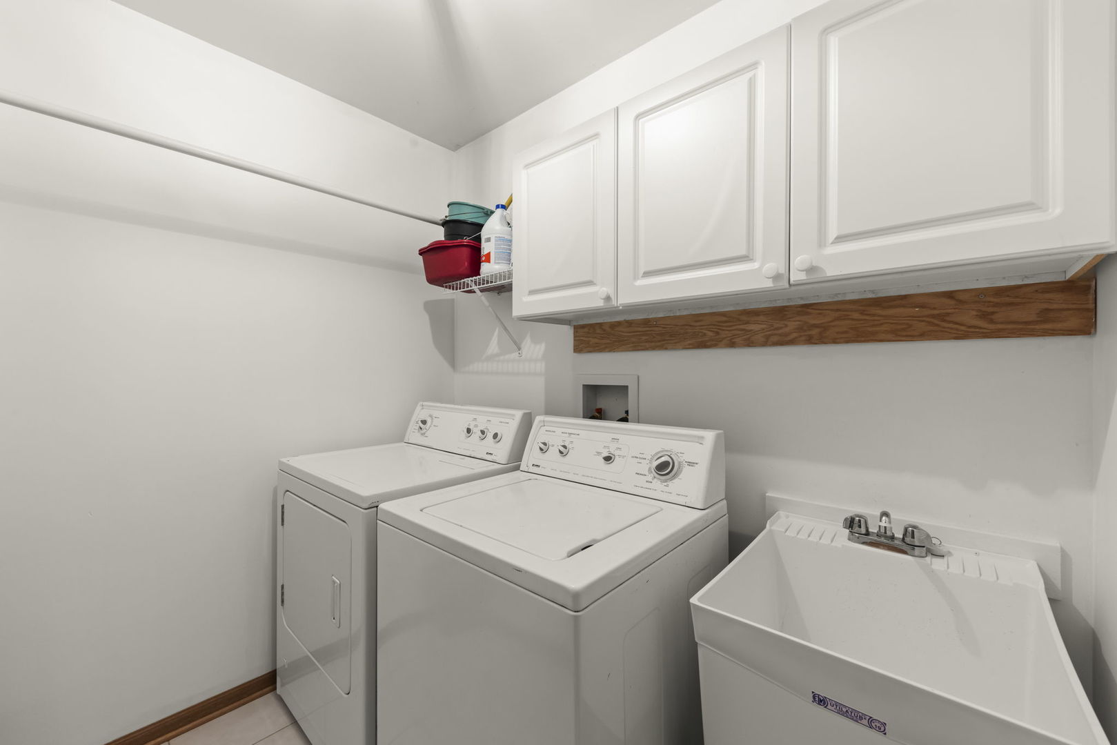 8942 Glenshire Street Property Photo 13