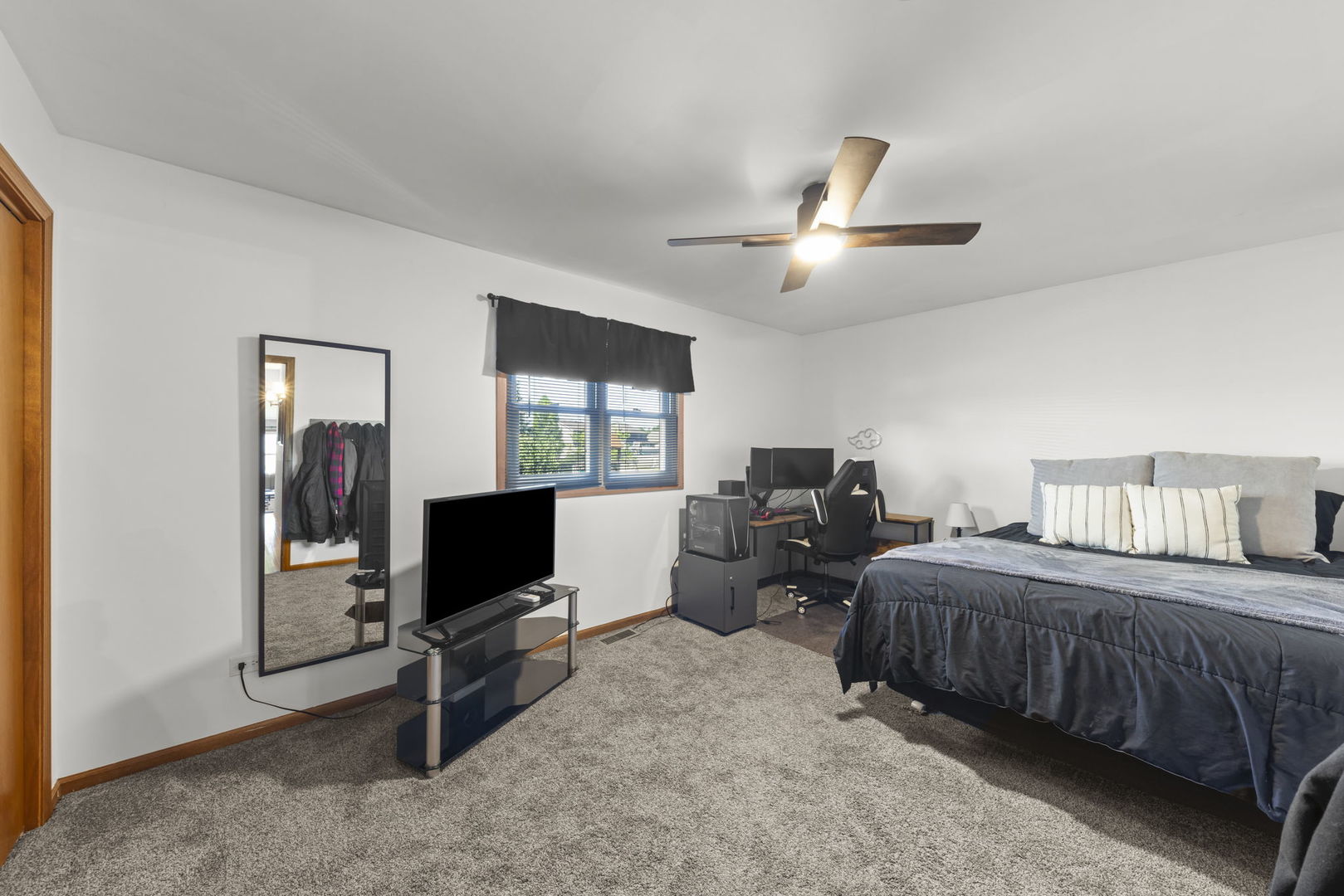 8942 Glenshire Street Property Photo 20