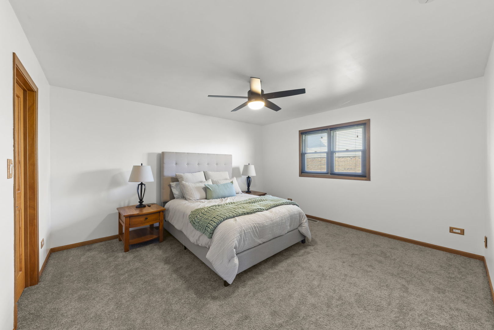 8942 Glenshire Street Property Photo 21