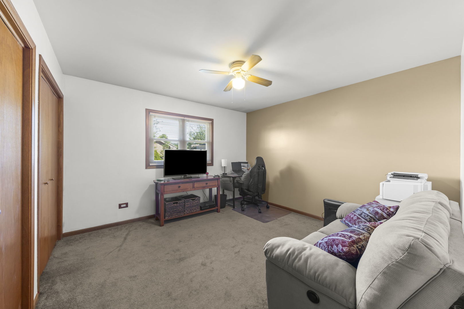 8942 Glenshire Street Property Photo 23