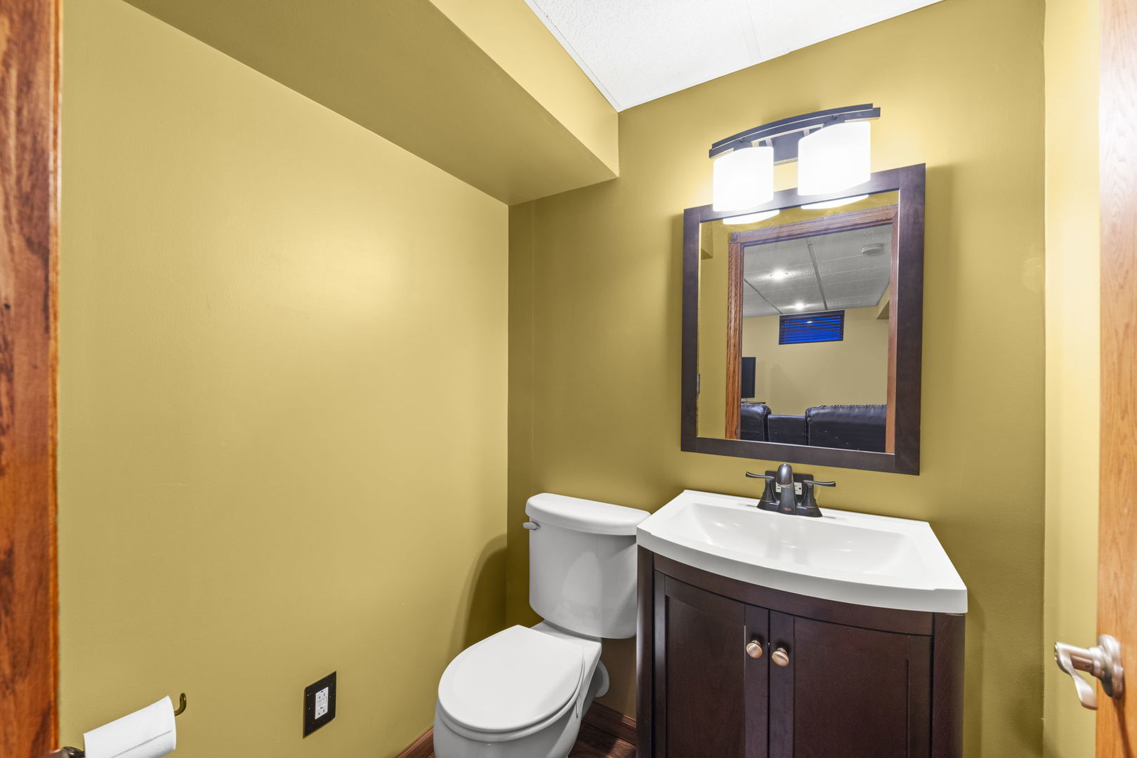 8942 Glenshire Street Property Photo 26