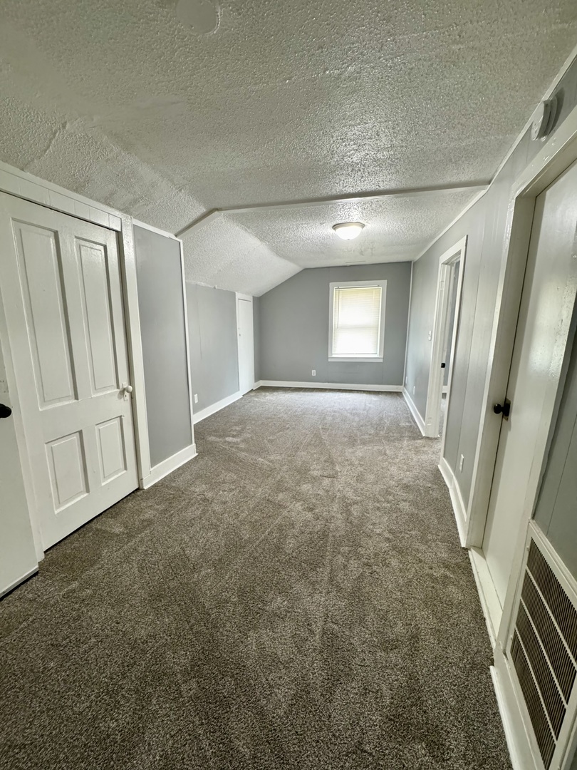 3032 1/2 Indian Road Property Photo 2