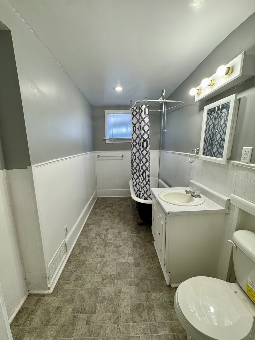 3032 1/2 Indian Road Property Photo 5