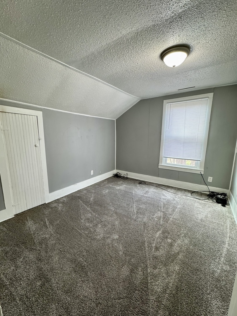 3032 1/2 Indian Road Property Photo 6