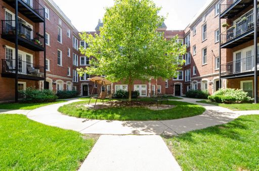 7730 N Ashland Avenue C2 Property Photo 1