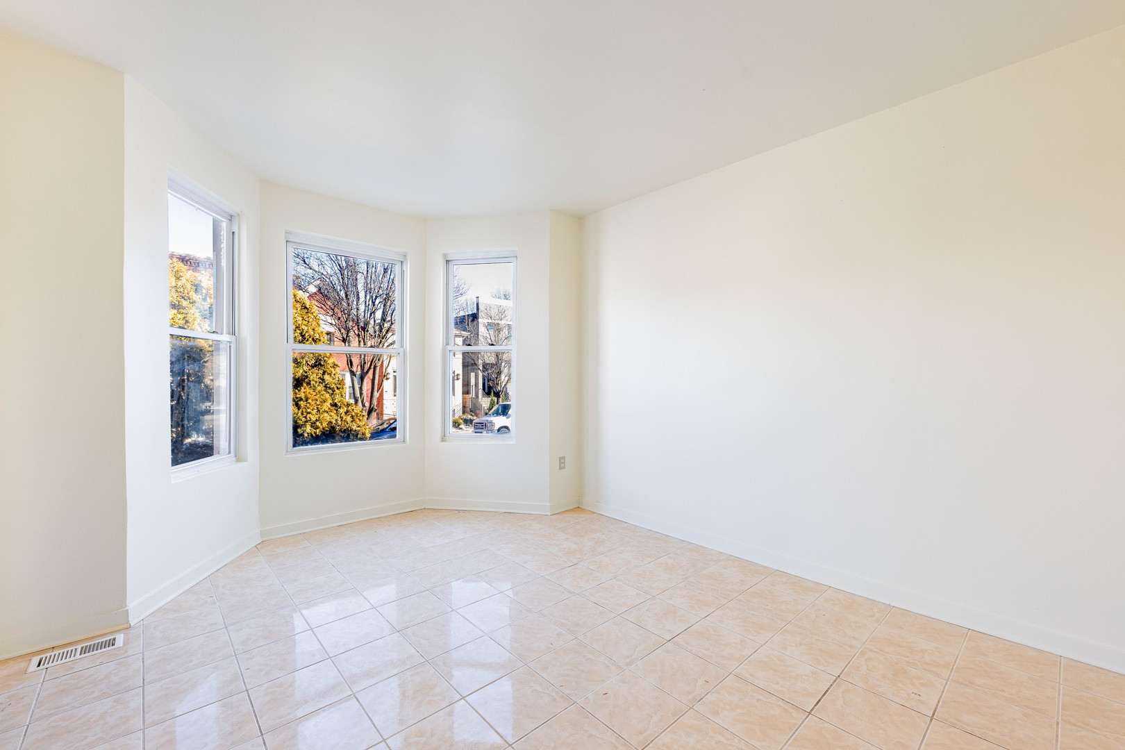 3748 S Parnell Avenue Property Photo 4