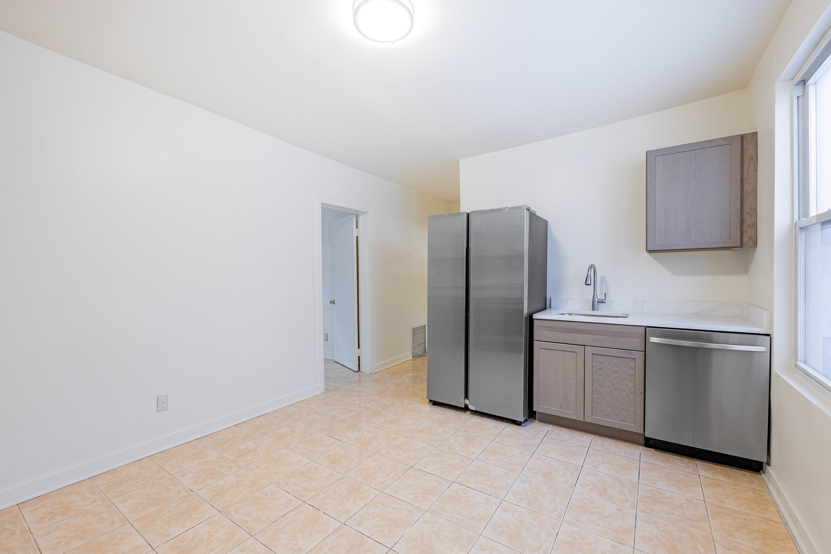 3748 S Parnell Avenue Property Photo 7