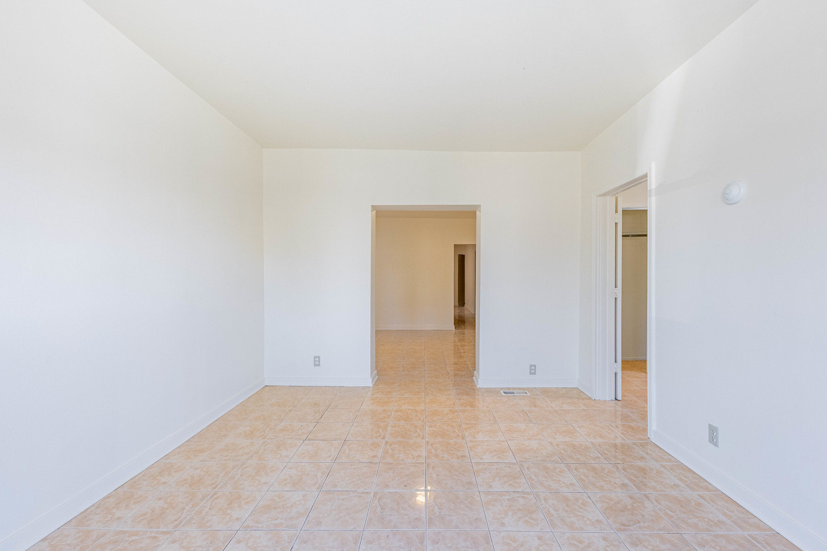 3748 S Parnell Avenue Property Photo 10