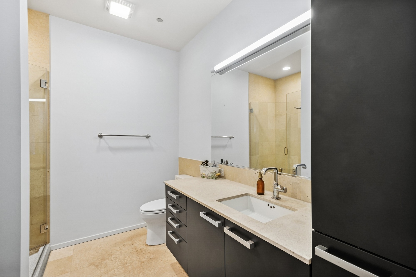 550 N Saint Clair Street 2601 Property Photo 13